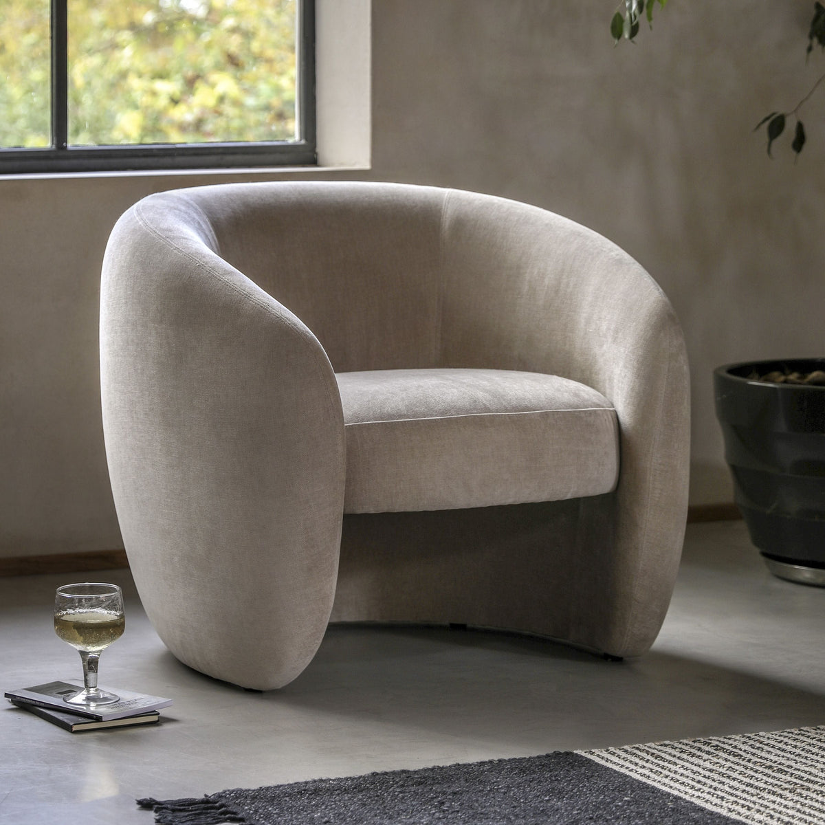 Curvo Armchair Cream.