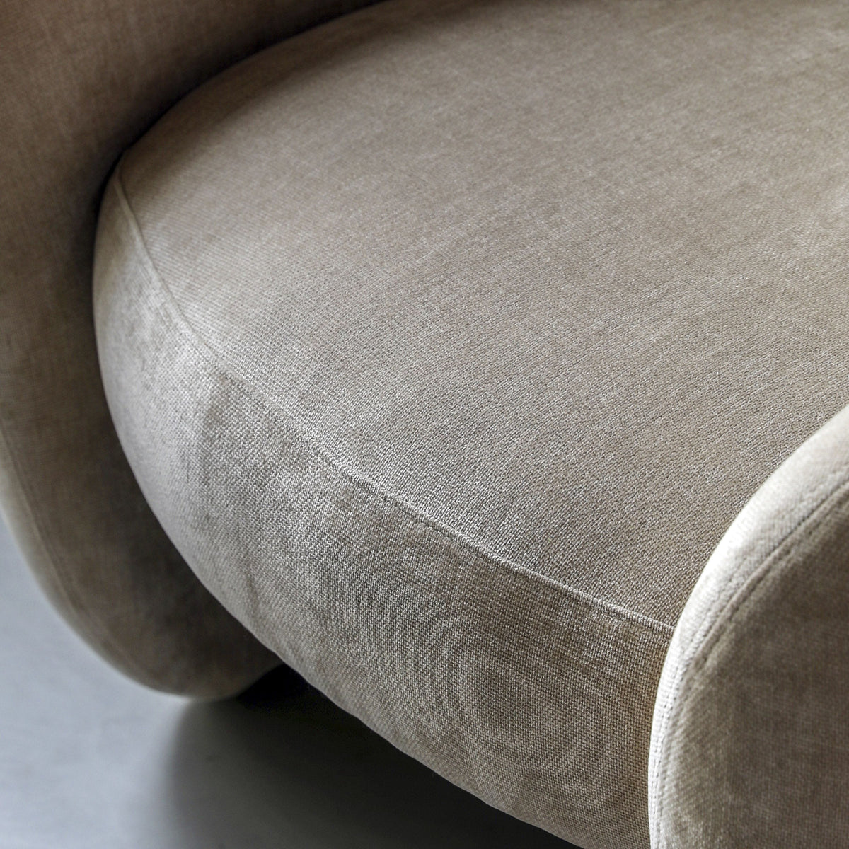 Curvo Armchair Cream.