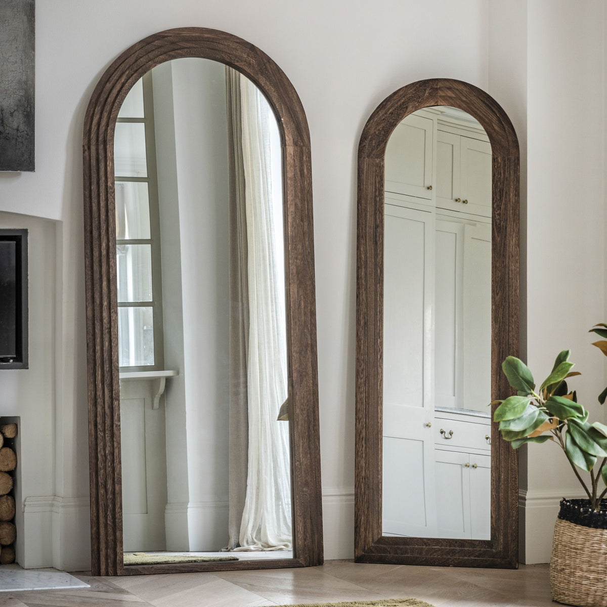 Westover Mirror Dark 600x30x1680mm.