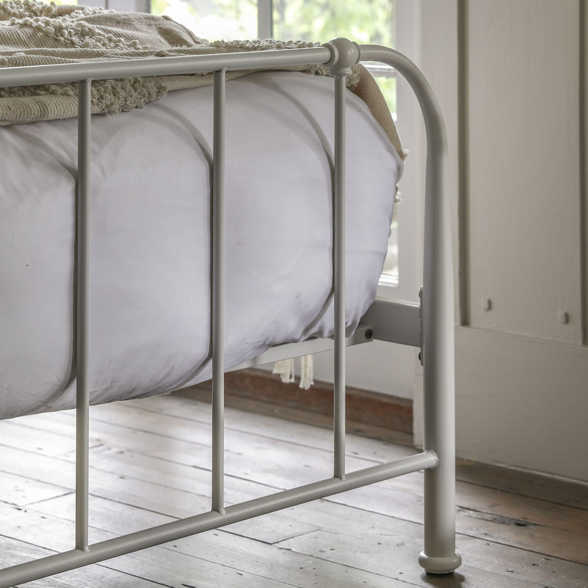 Loughton King Bedstead Ivory.