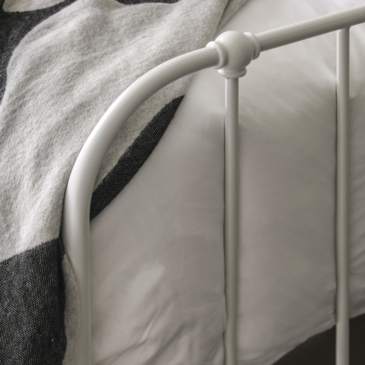 Loughton Single Bedstead Ivory.