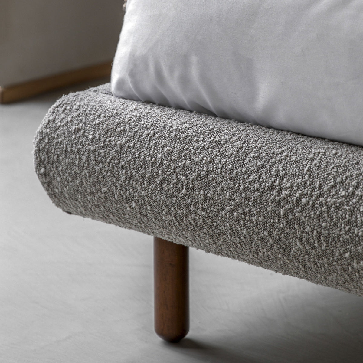 Priestwood 4'6 Bedstead Stone Grey.