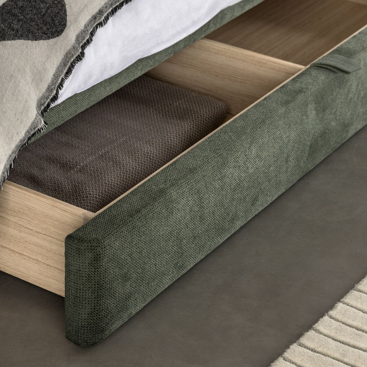 Tonedale 2 Drawer Bedstead 4'6" Green.