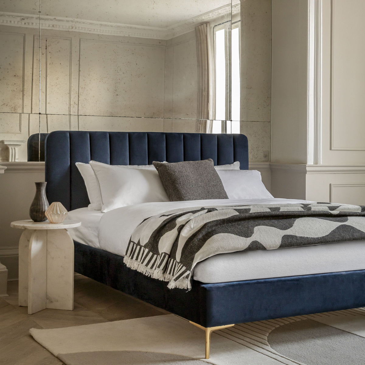 Wilton 4'6 Bedstead Indigo.