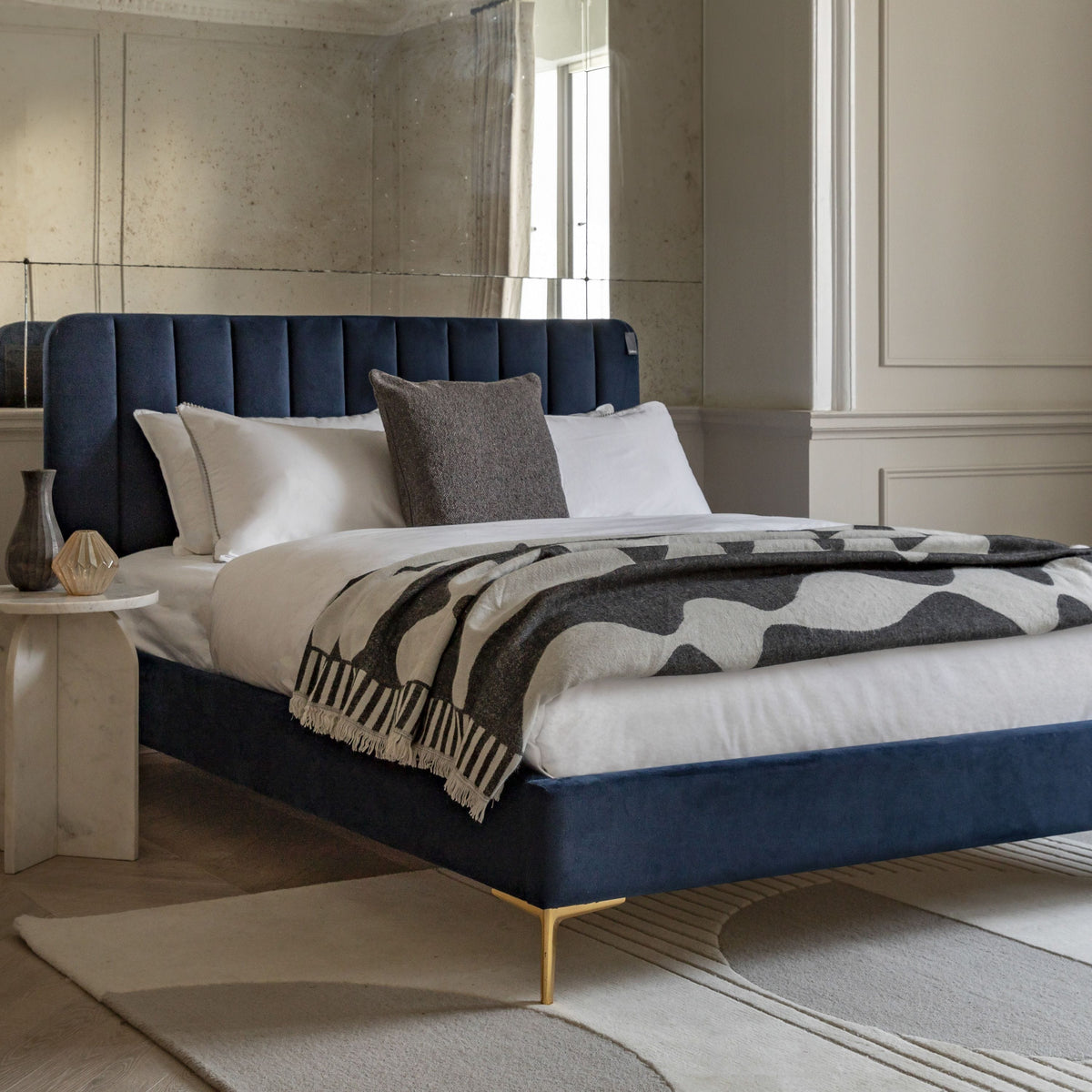 Wilton 4'6 Bedstead Indigo.