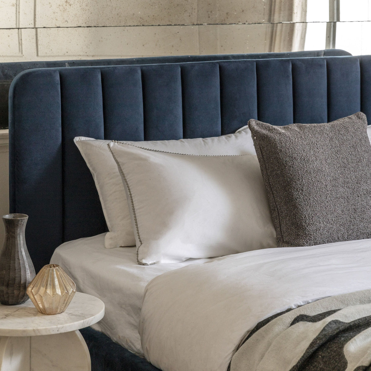 Wilton 4'6 Bedstead Indigo.