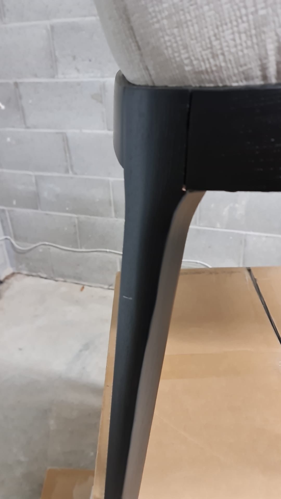 Venosa chair ( Some damage )| OUTLET.