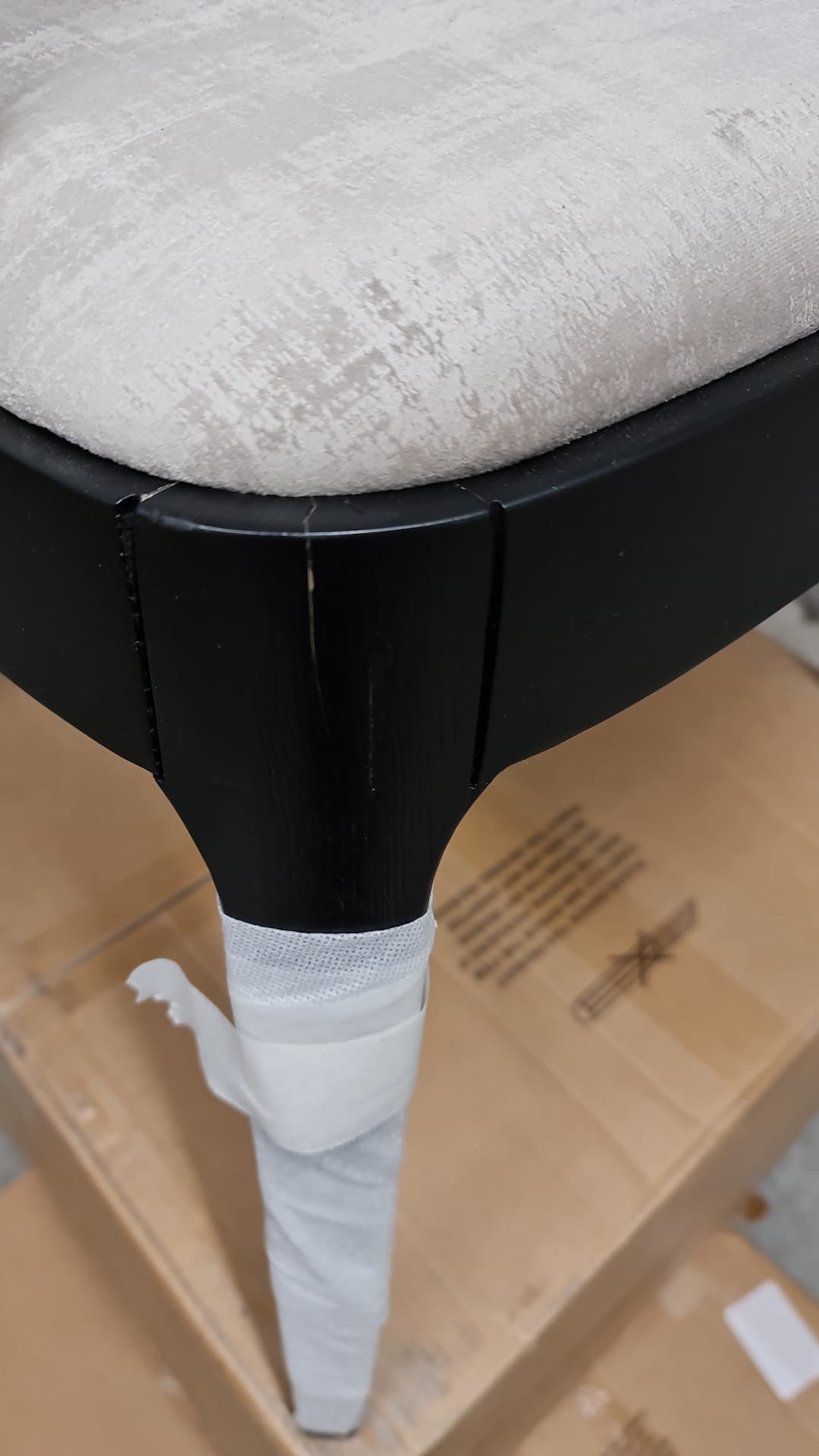 Venosa chair ( Some damage )| OUTLET.