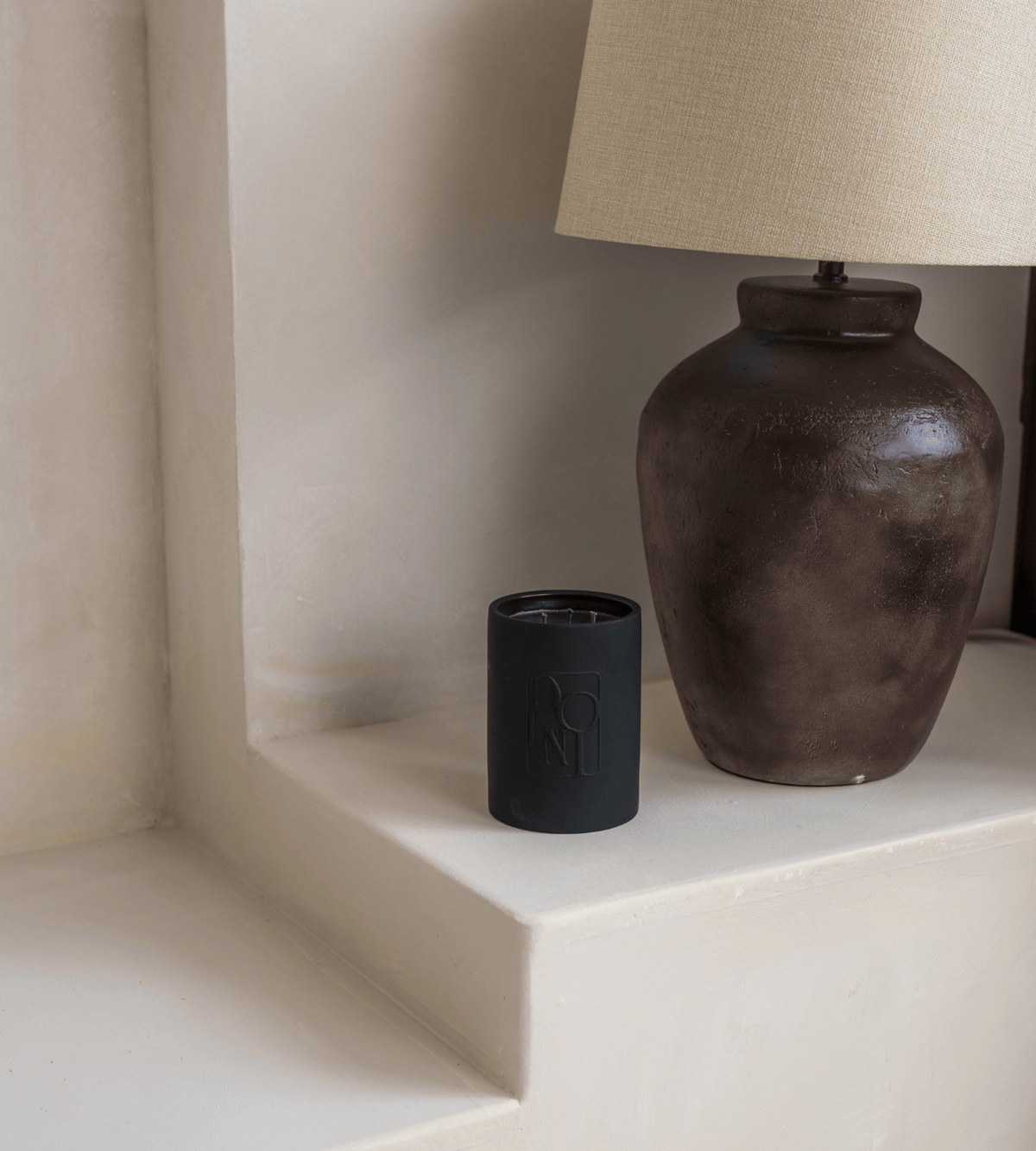 DOLNI CANDLE Dolni Large Black Ceramic 600g Tuberose & Sandalwood Candle House of Isabella UK