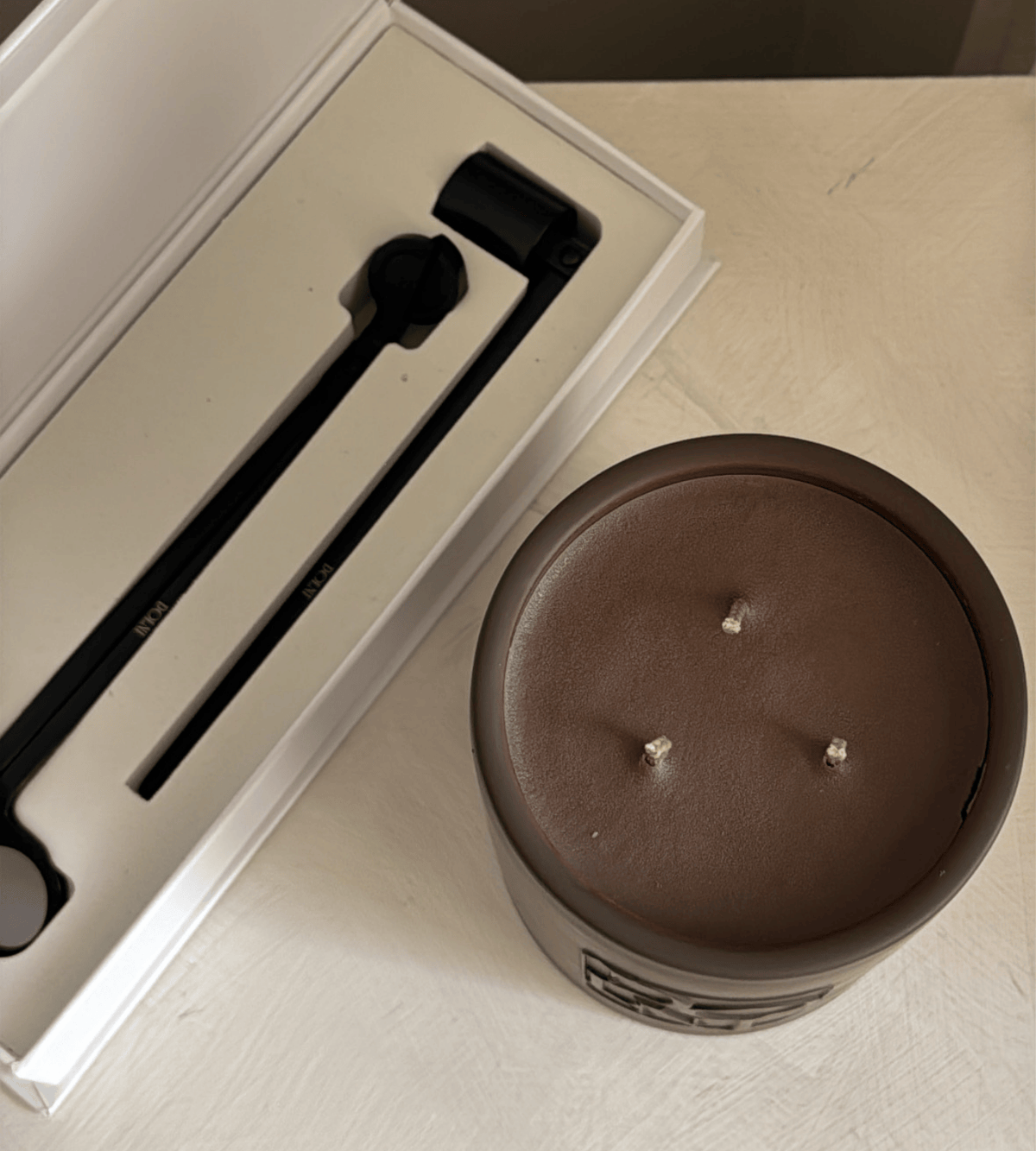 DOLNI CANDLE Dolni Large Brown Ceramic 600g Tobacco & Oud Candle House of Isabella UK