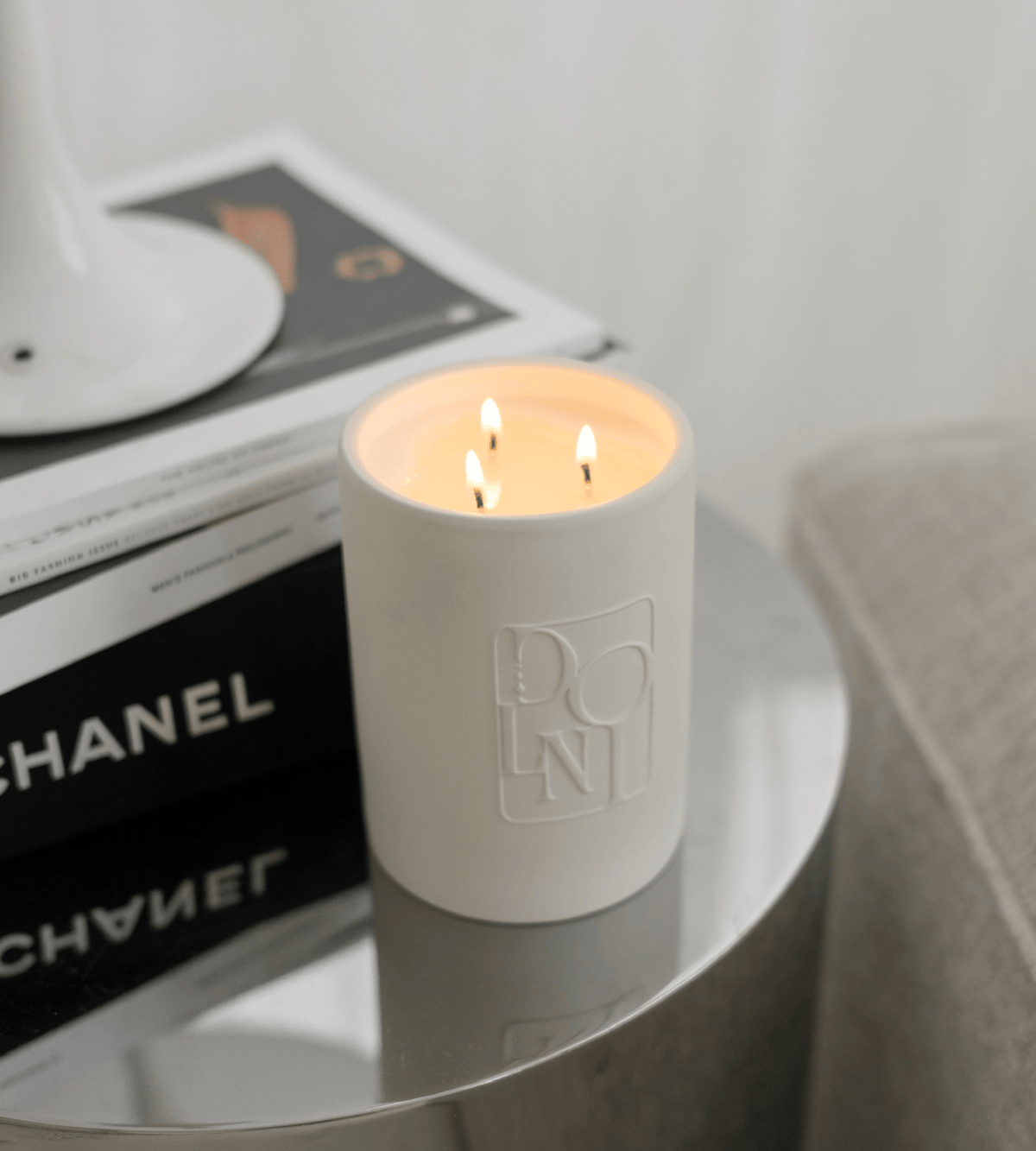 DOLNI CANDLE Dolni Large White Ceramic 600g Amber & Patchouli Candle House of Isabella UK