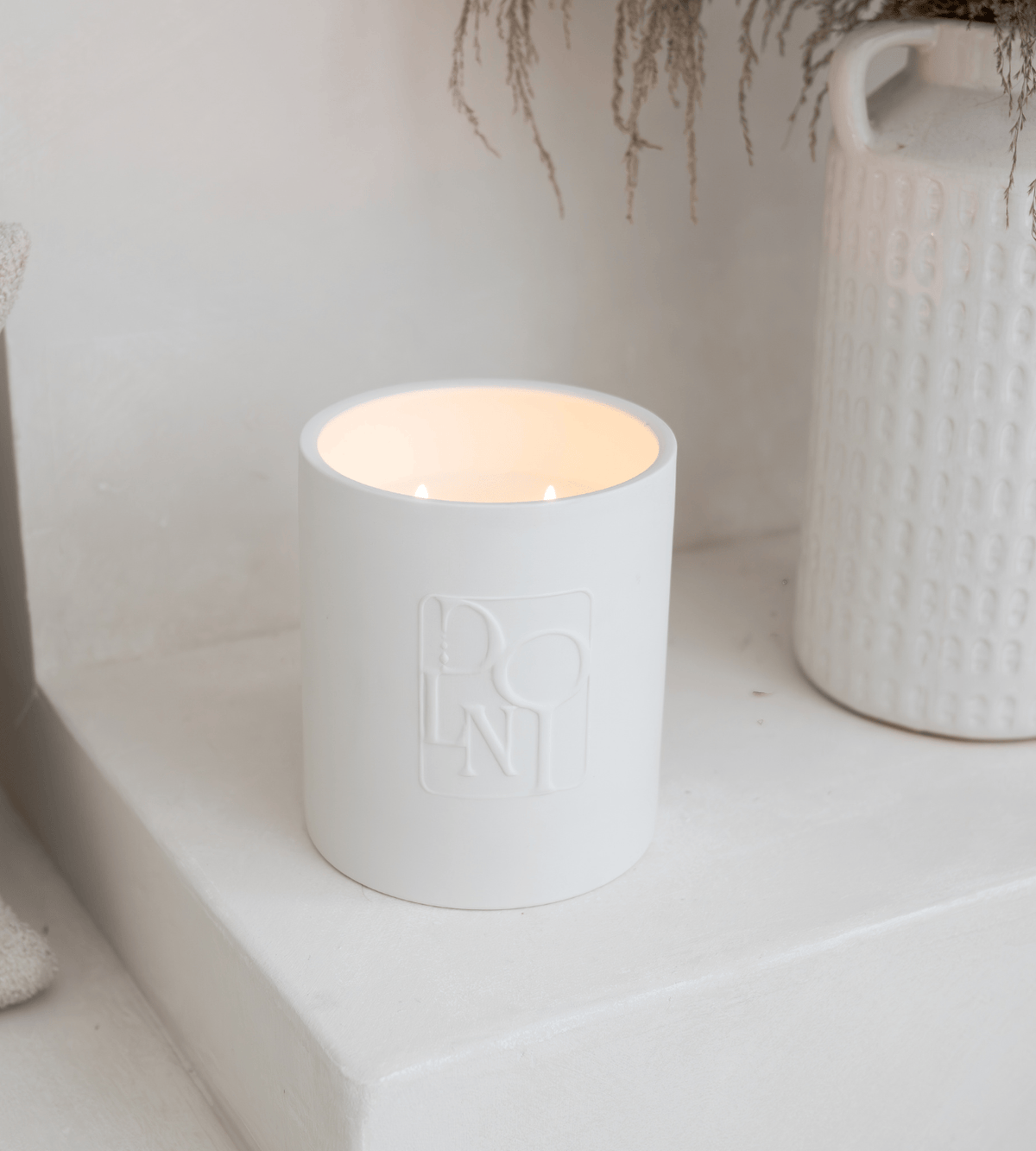 DOLNI CANDLE Dolni XL White Ceramic 2200g Amber & Patchouli Candle House of Isabella UK