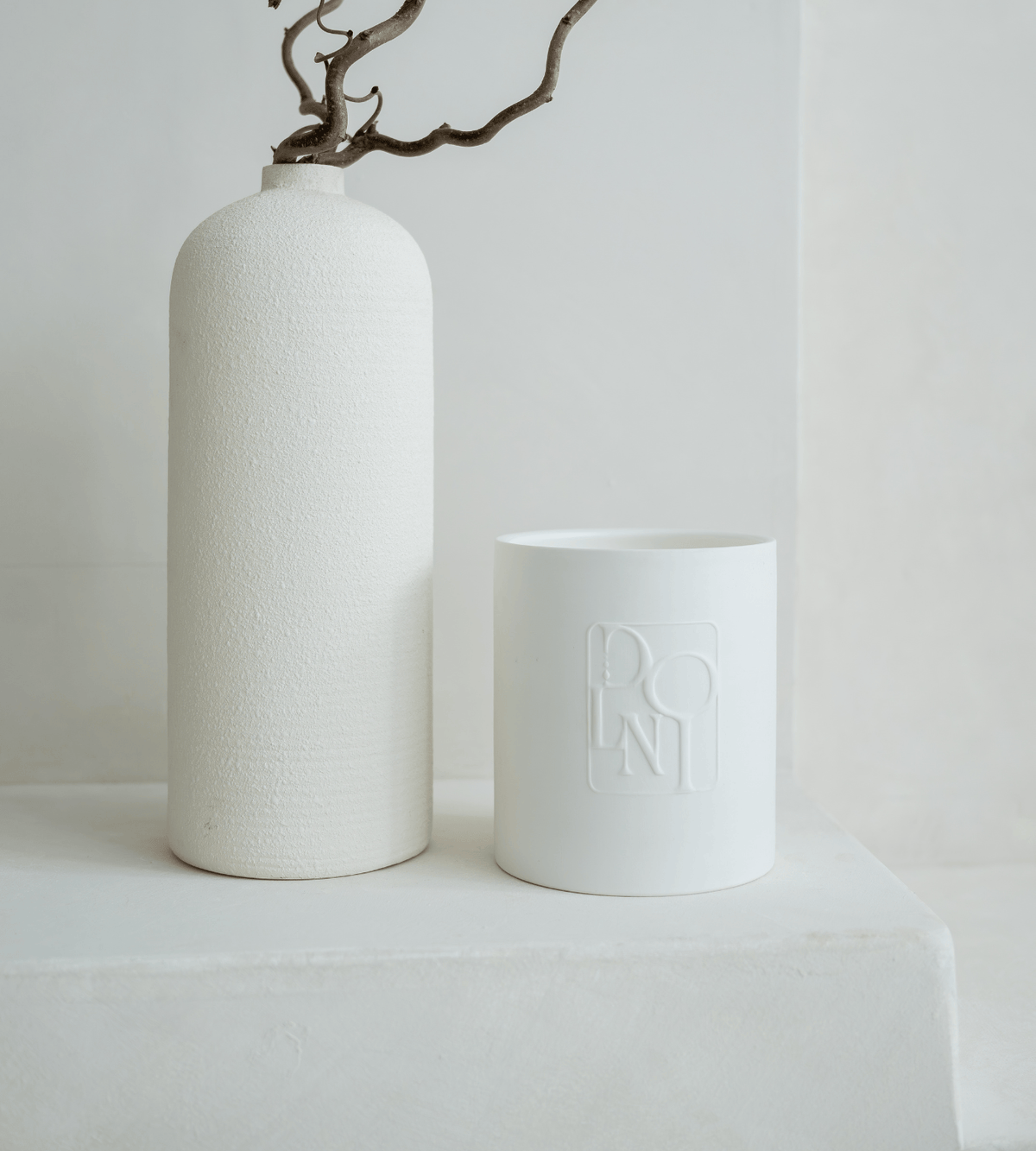 DOLNI CANDLE Dolni XL White Ceramic 2200g Amber & Patchouli Candle House of Isabella UK