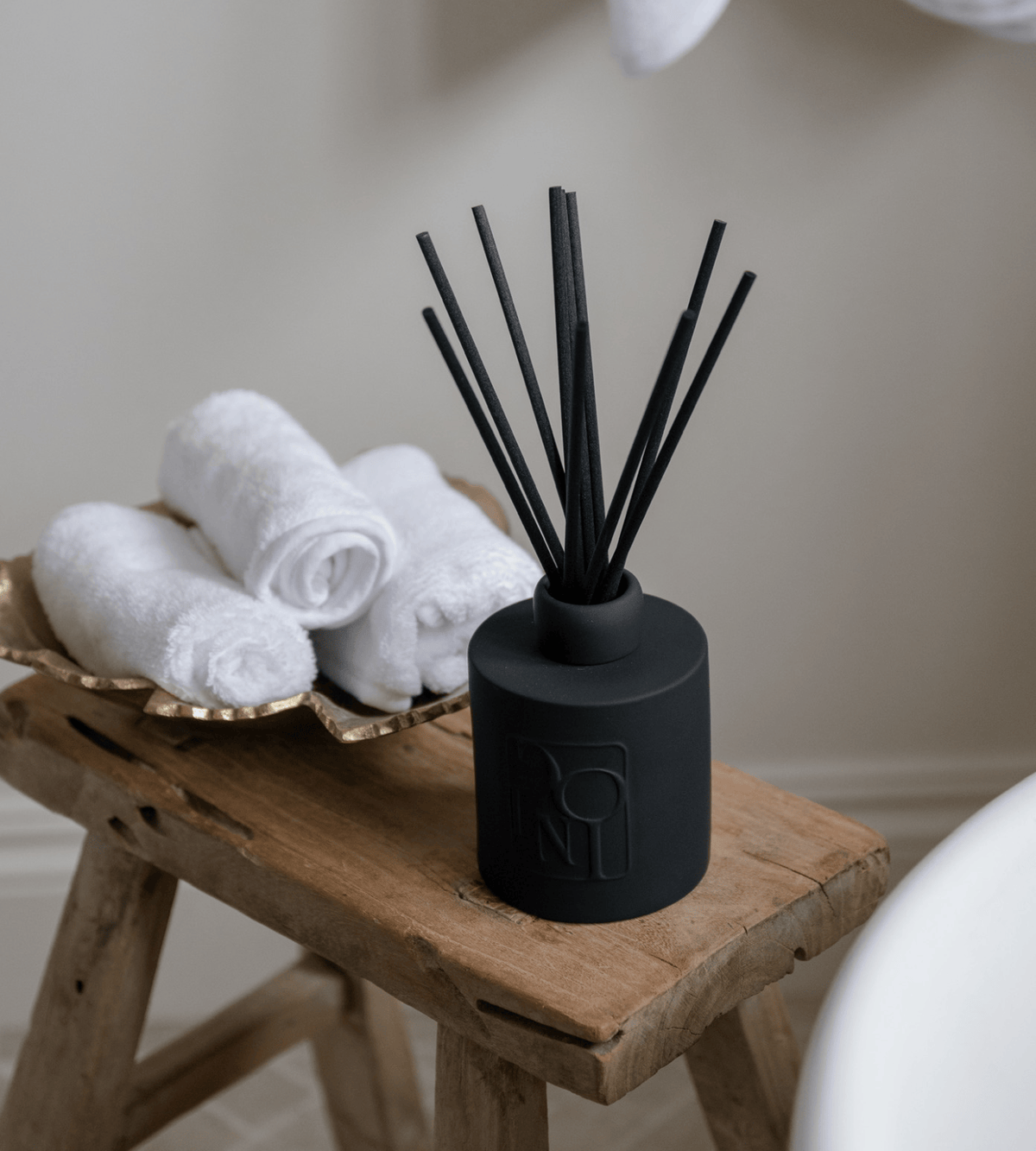 DOLNI REED DIFFUSER Dolni Large Black Ceramic Rodí Noir 500ml Reed Diffuser House of Isabella UK