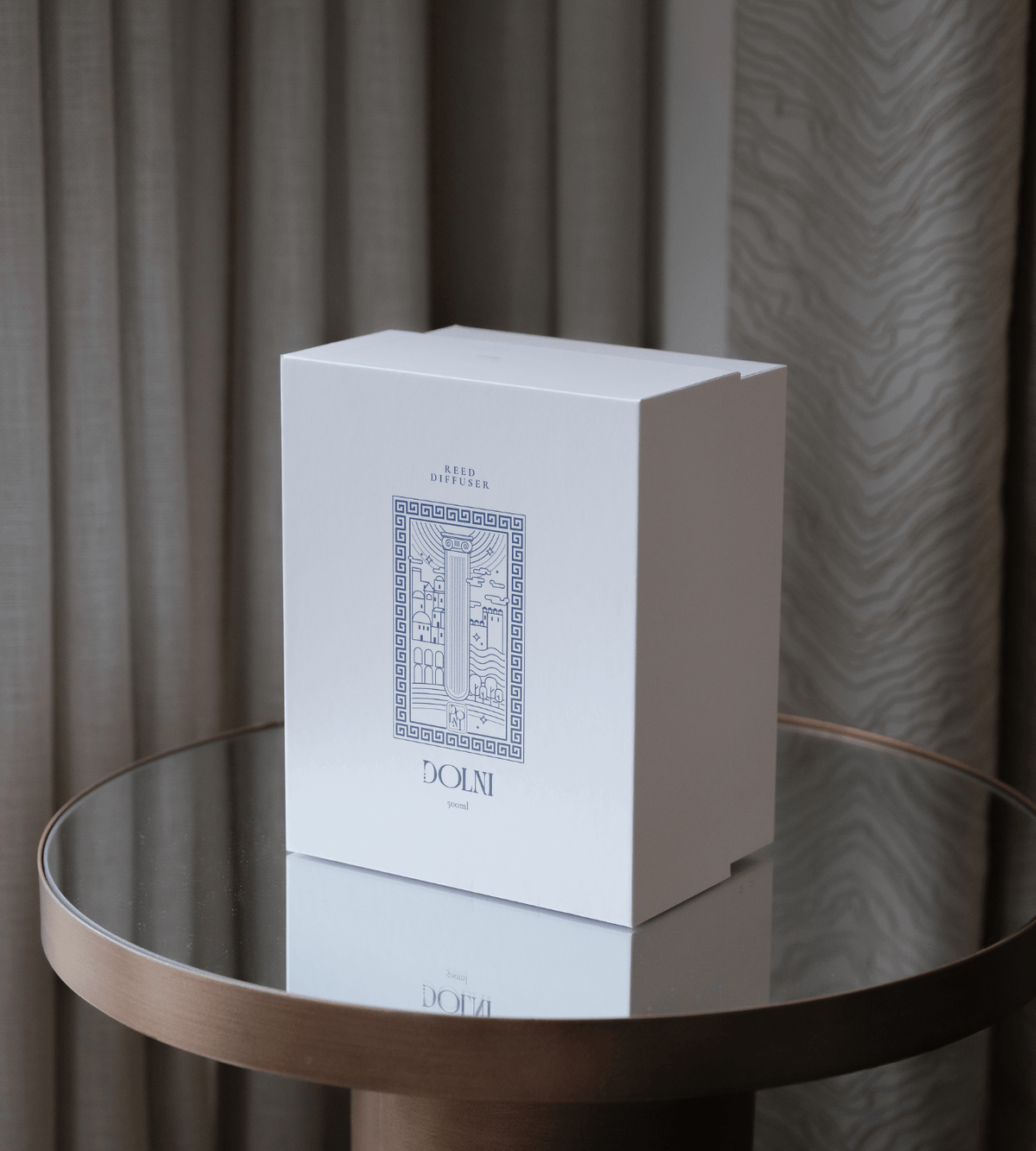 DOLNI REED DIFFUSER Dolni Large White Ceramic Blackberry Oud 500ml Reed Diffuser House of Isabella UK