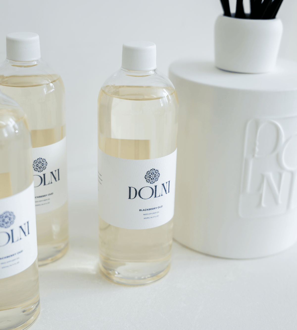 DOLNI REED DIFFUSER Dolni White Ceramic 1500ml Blackberry Oud Reed Diffuser House of Isabella UK