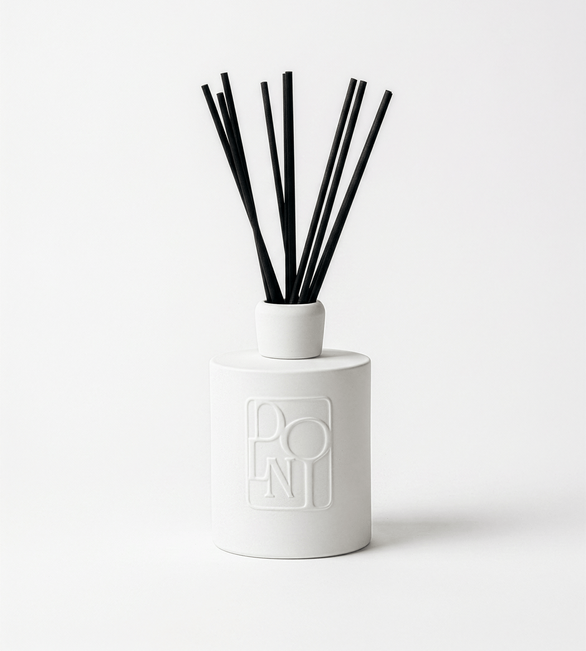 DOLNI REED DIFFUSER Dolni White Ceramic 1500ml Blackberry Oud Reed Diffuser House of Isabella UK