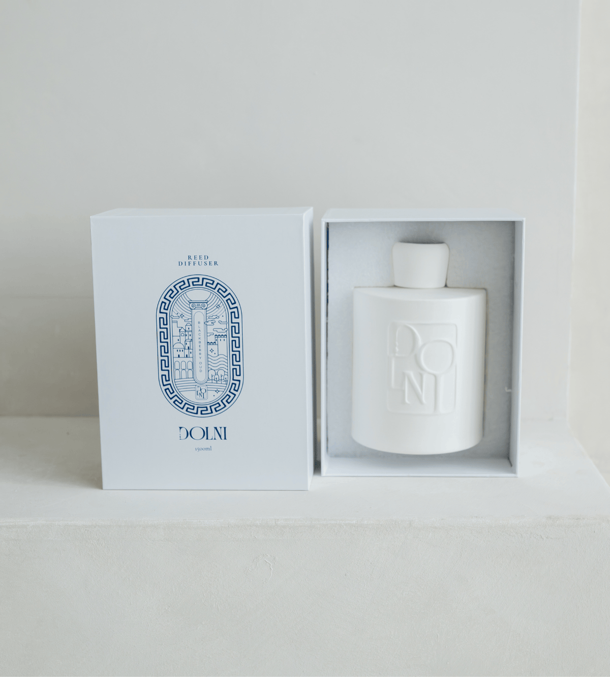 DOLNI REED DIFFUSER Dolni White Ceramic 1500ml Blackberry Oud Reed Diffuser House of Isabella UK
