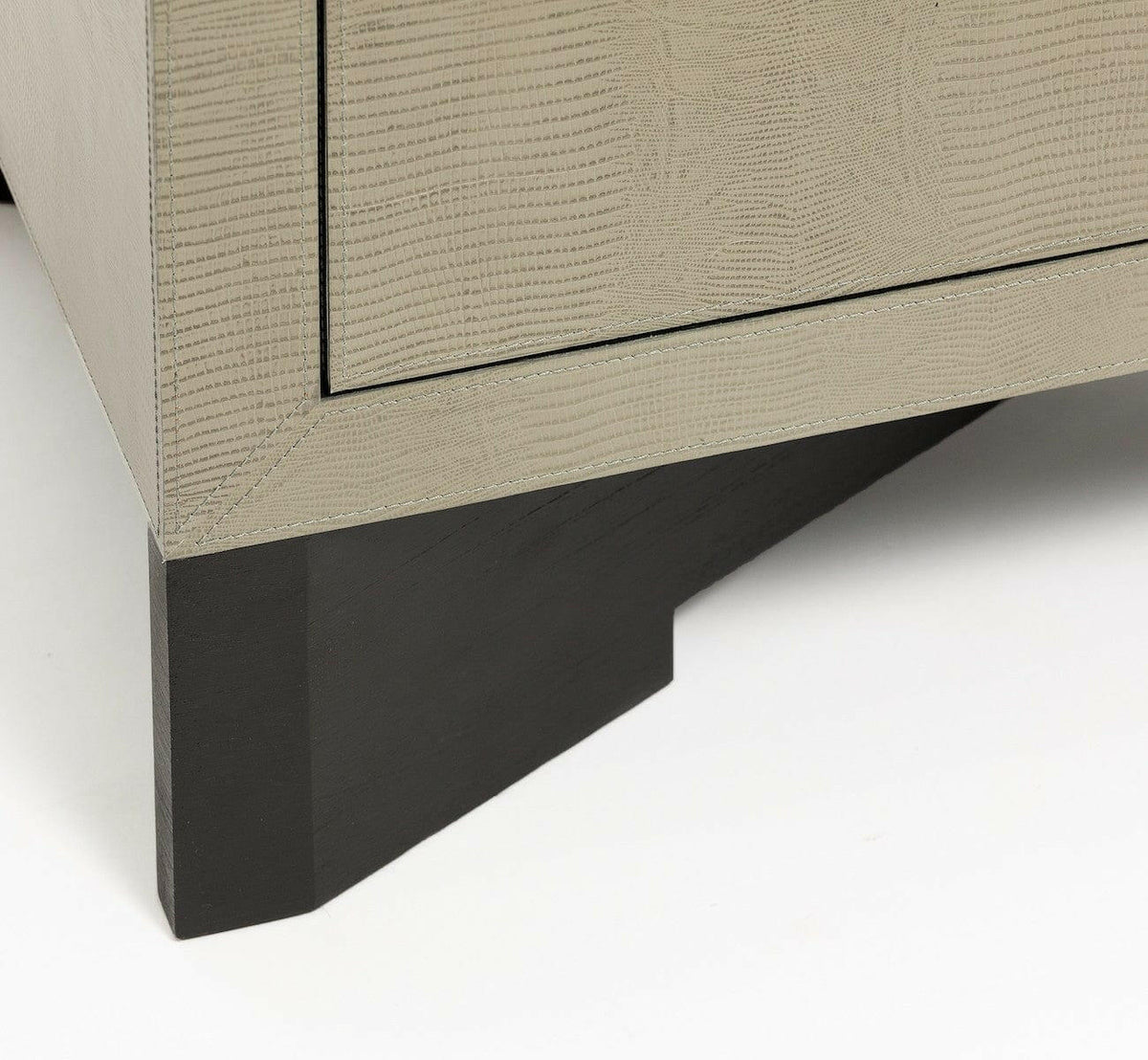 Arlington High Chest Lizard Leather.