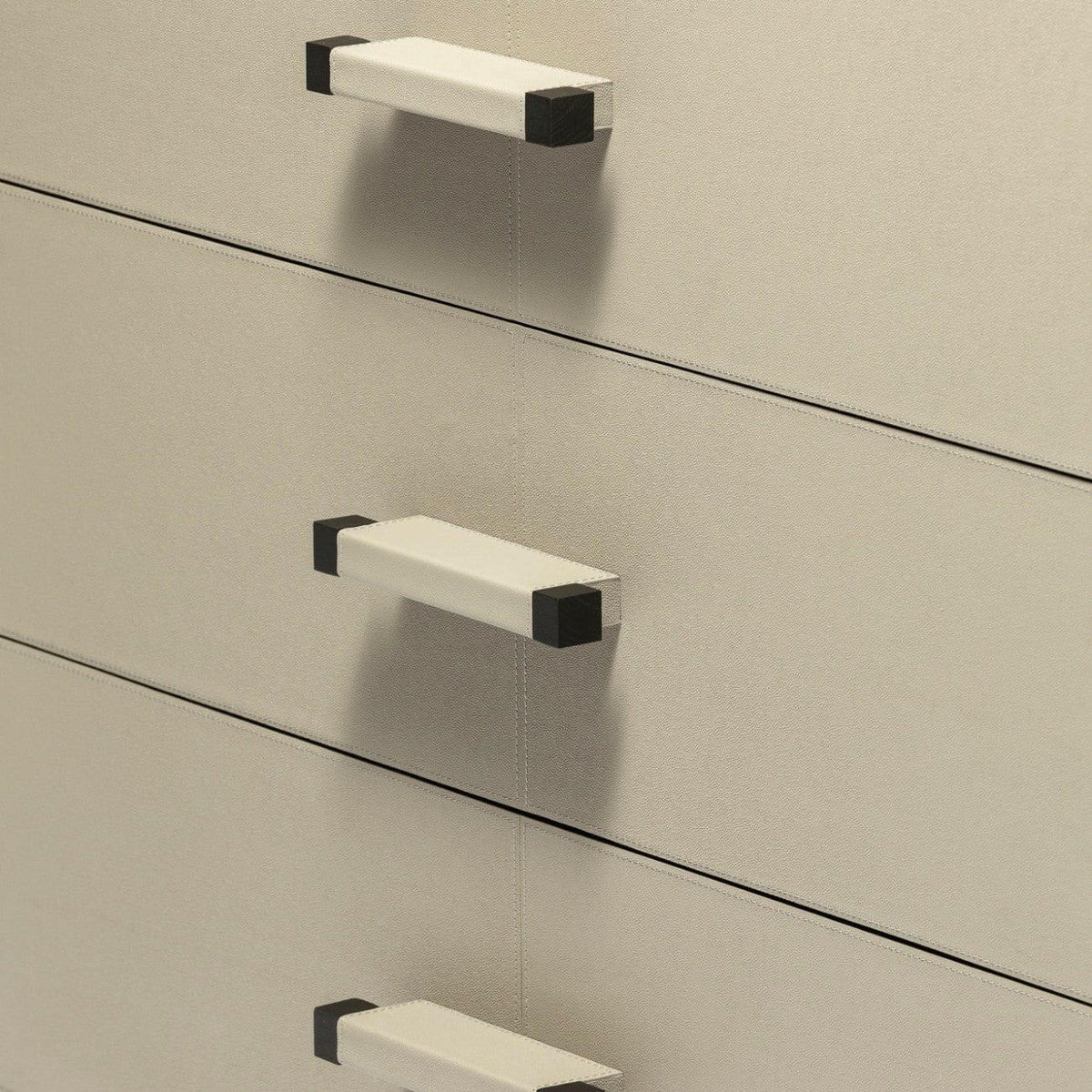 Linea Nera Chest French Grey Leather.