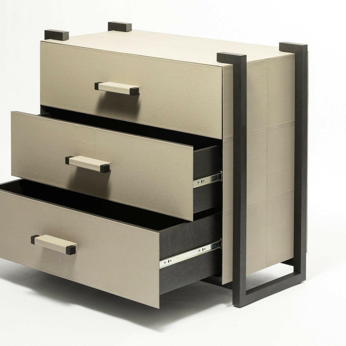 Linea Nera Chest French Grey Leather.