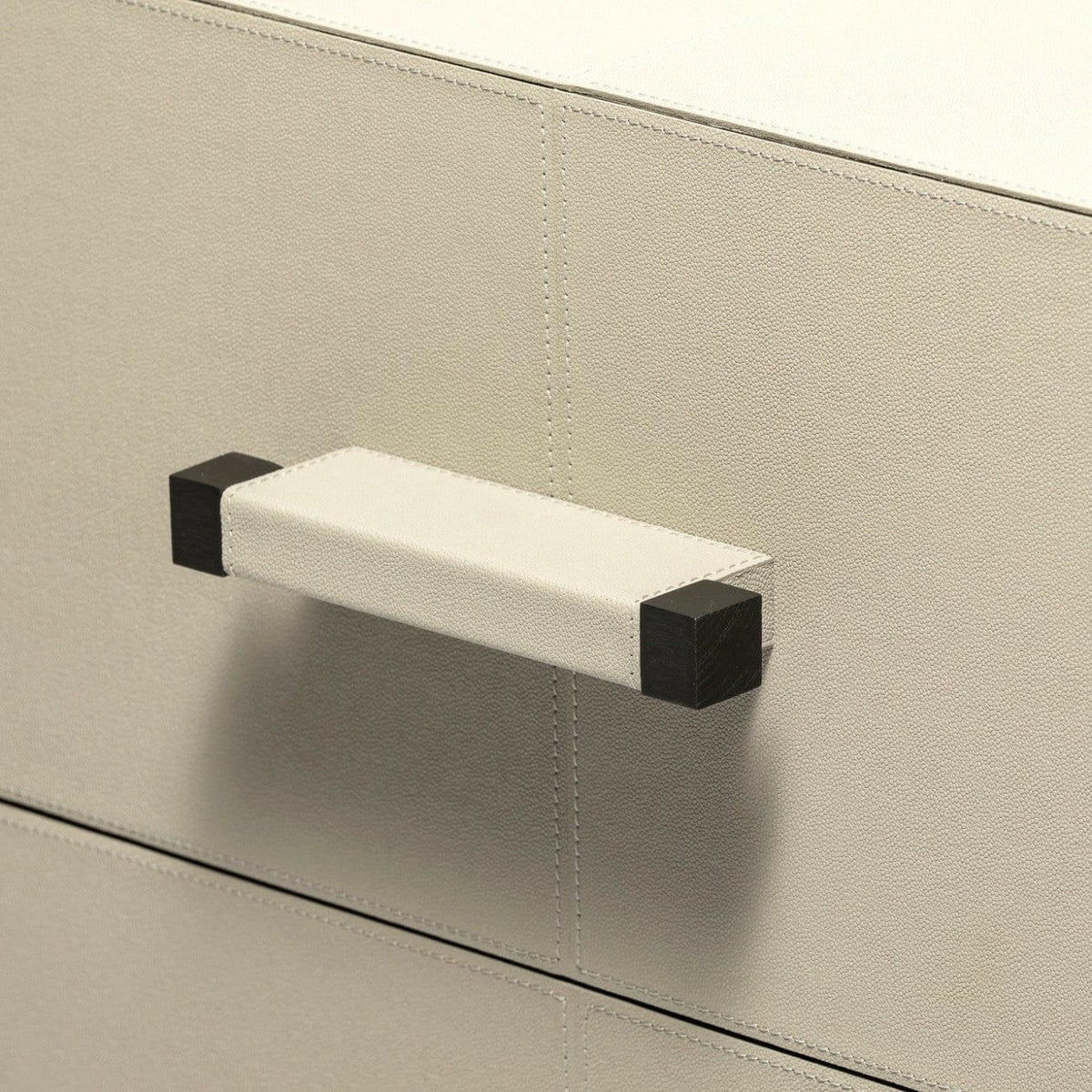 Linea Nera Chest French Grey Leather.