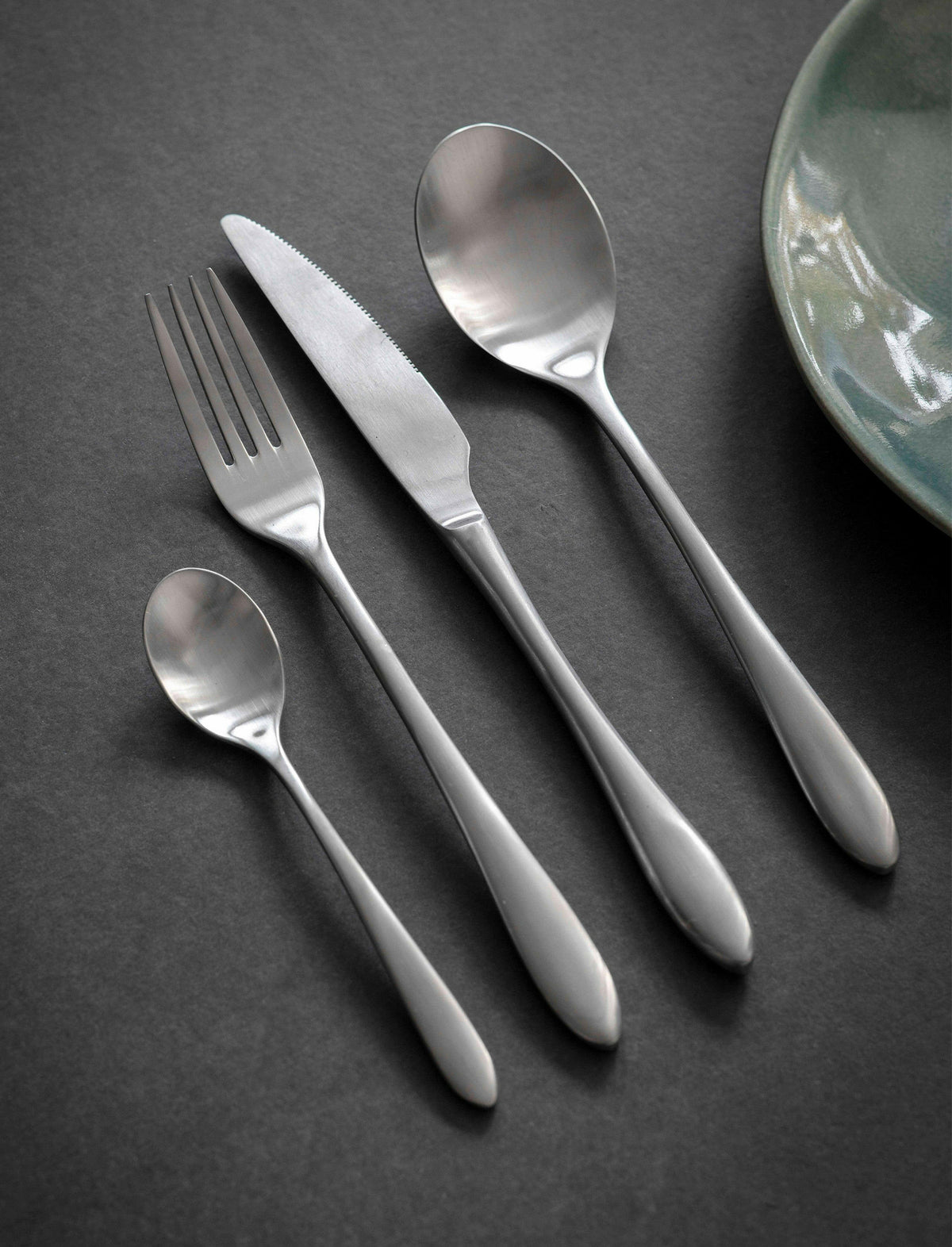 16 Piece Cutlery Set - Silver.