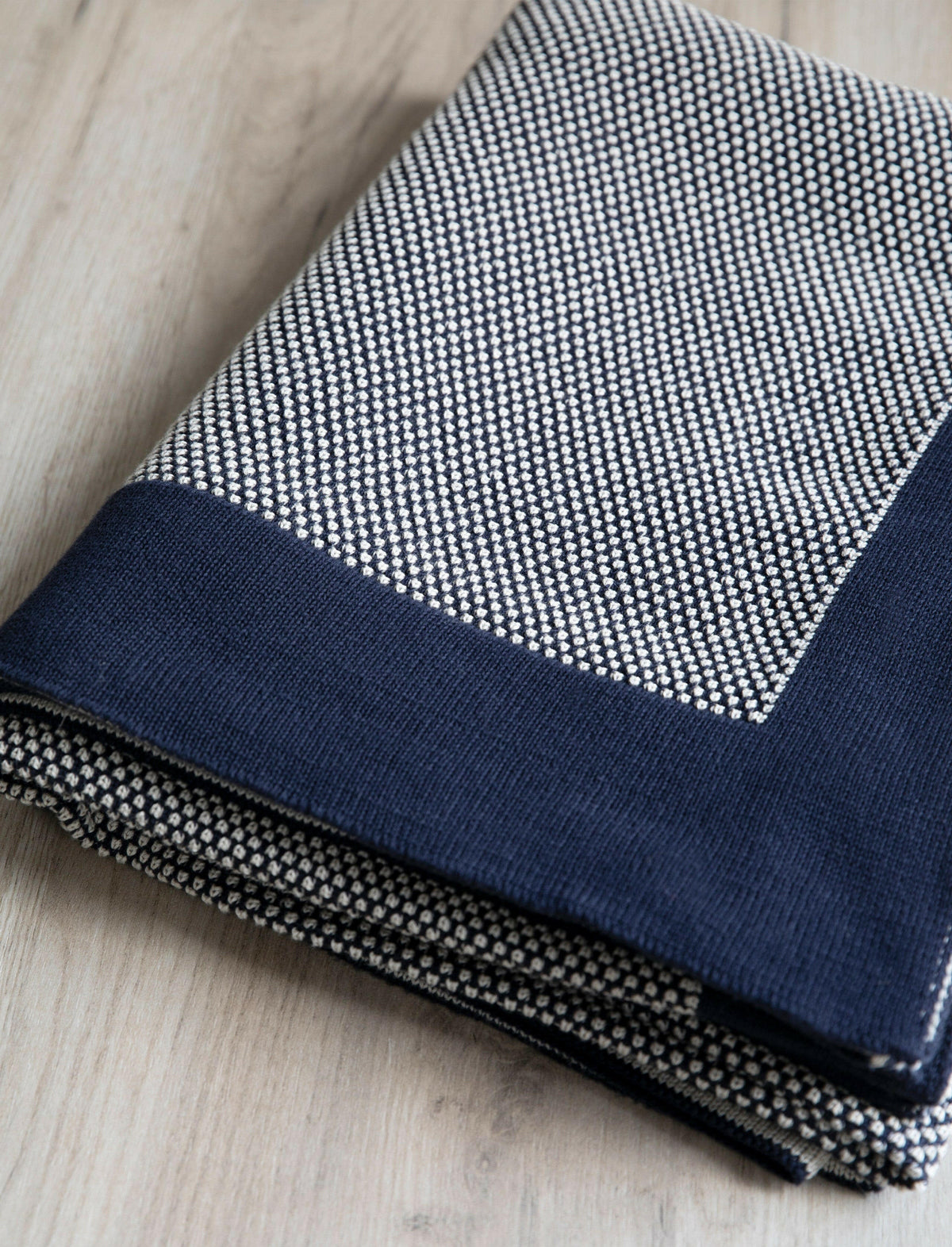 Framlingham Throw - Ink.