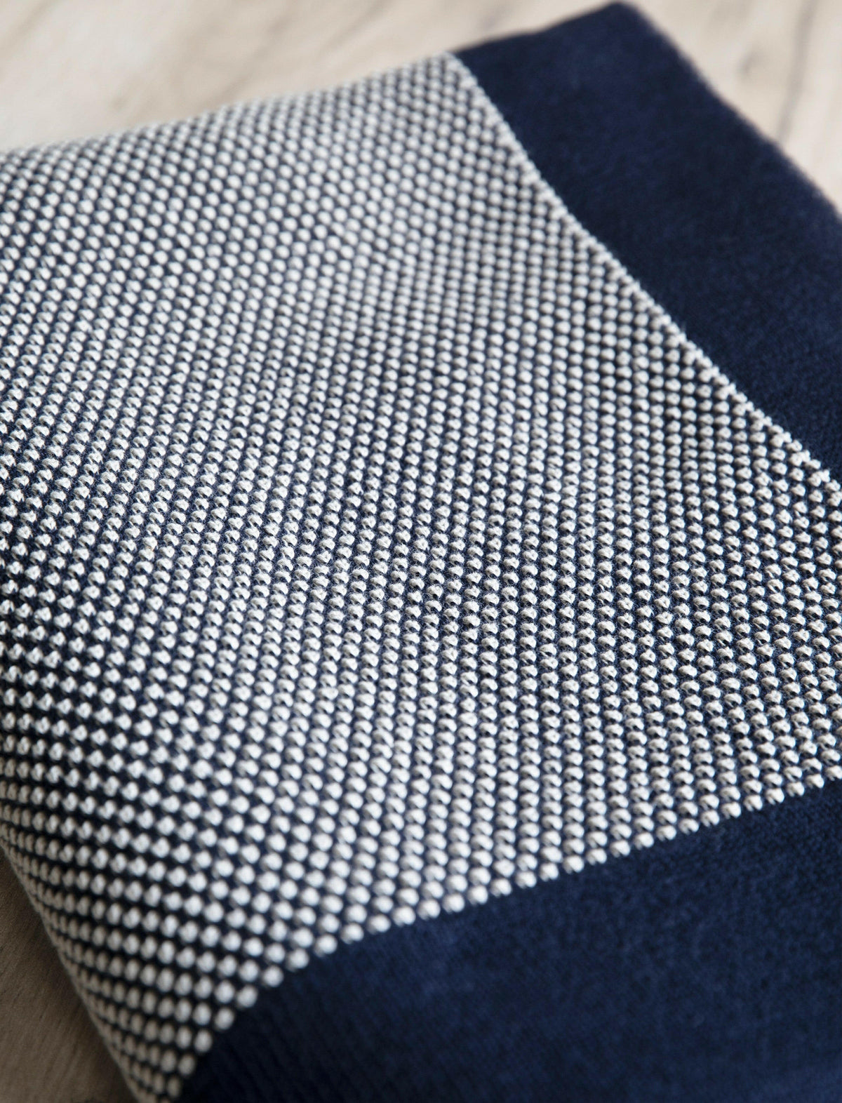 Framlingham Throw - Ink.