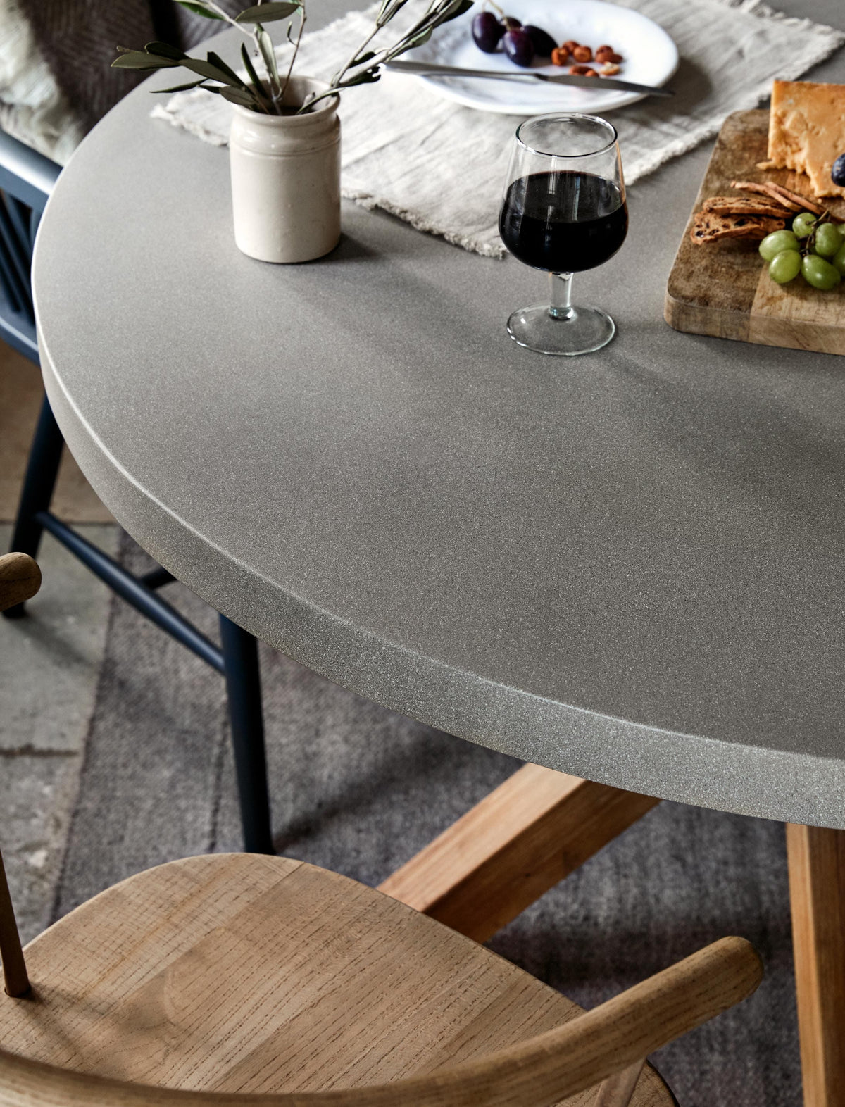 Garden Trading Dining Burford Round Dining Table 120 cm Grey House of Isabella UK