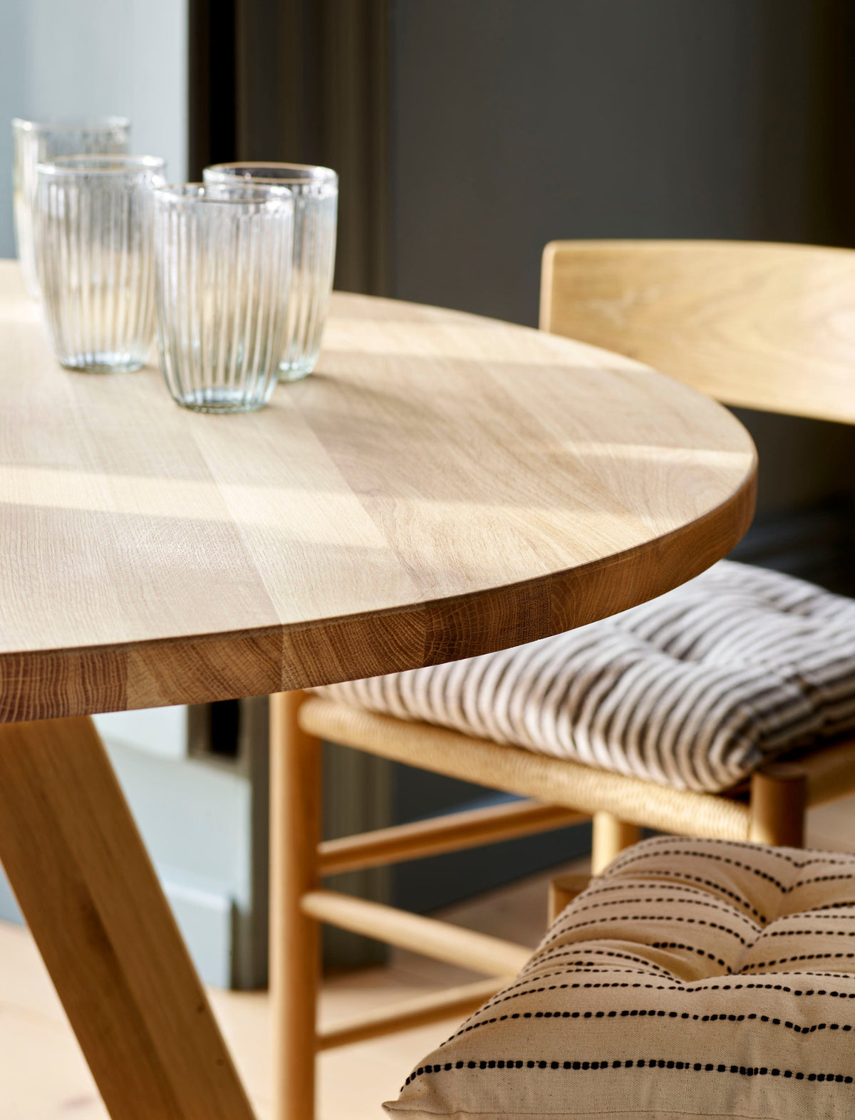 Garden Trading Dining Hambledon Round Dining Table House of Isabella UK