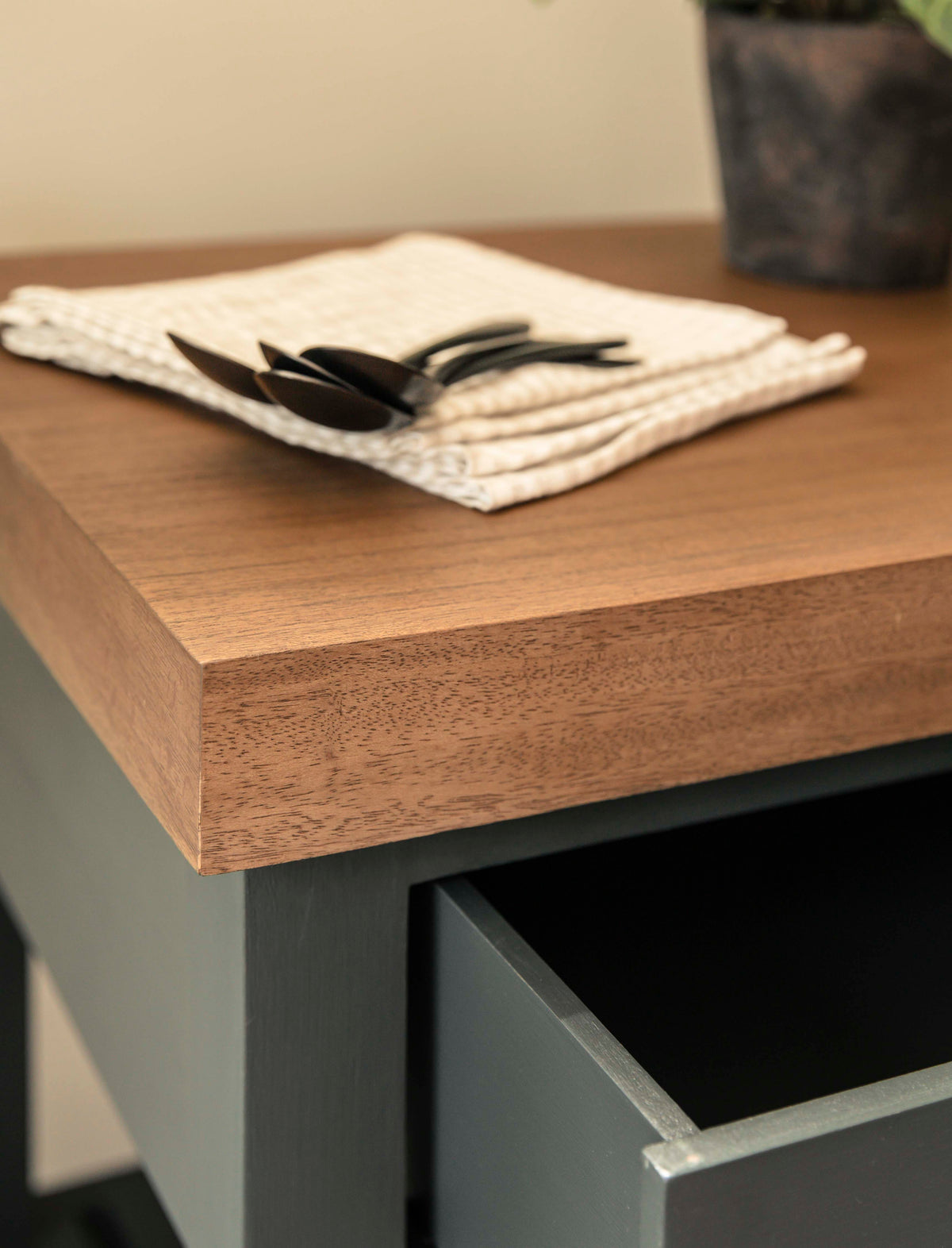 Garden Trading Dining Walcote Butchers Block Forest Green Wood House of Isabella UK