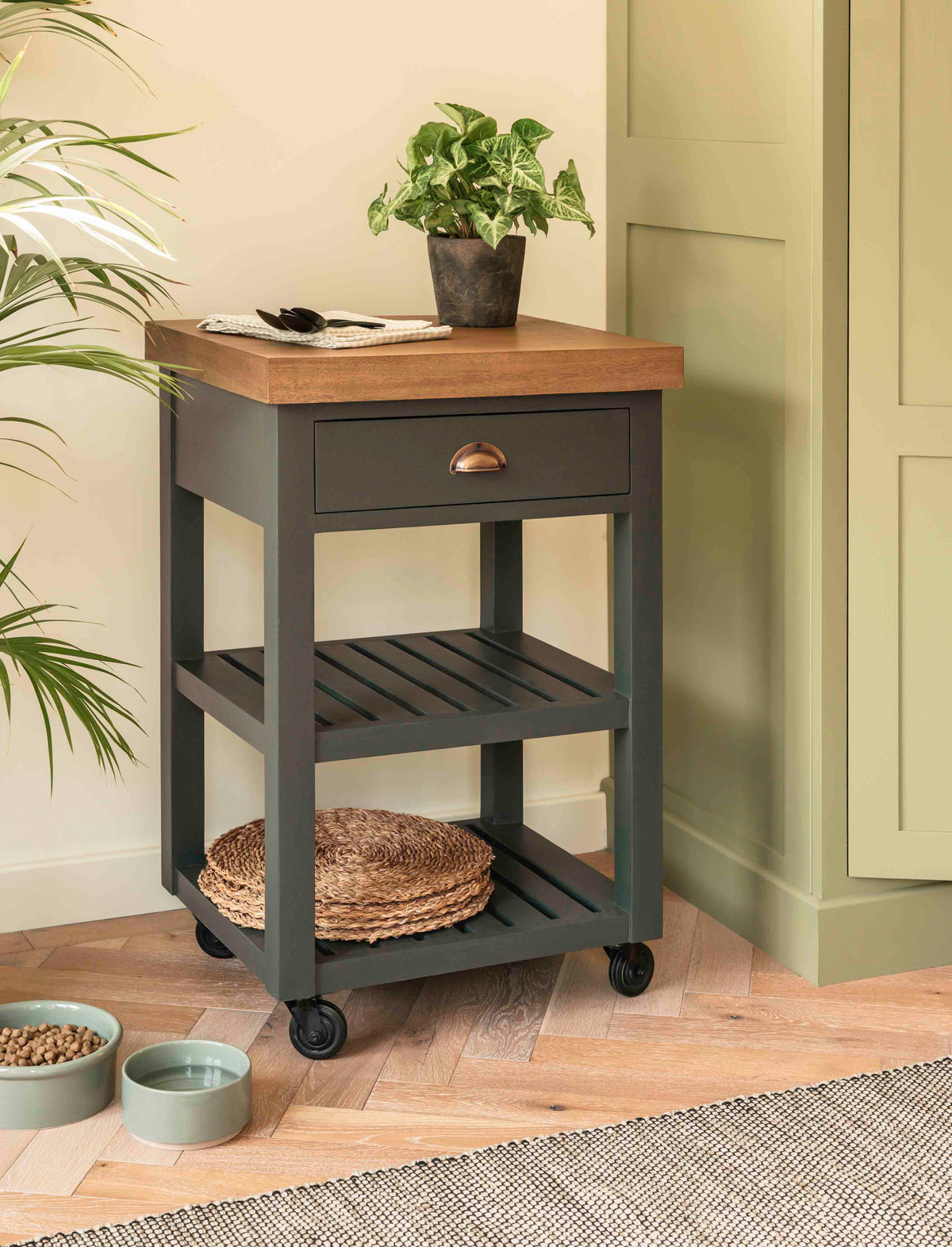 Garden Trading Dining Walcote Butchers Block Forest Green Wood House of Isabella UK