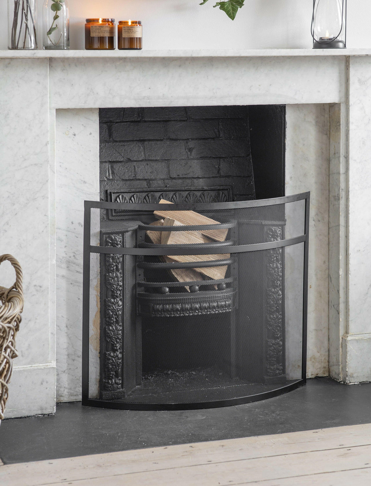 Bretforton Firescreen - Black - Small.