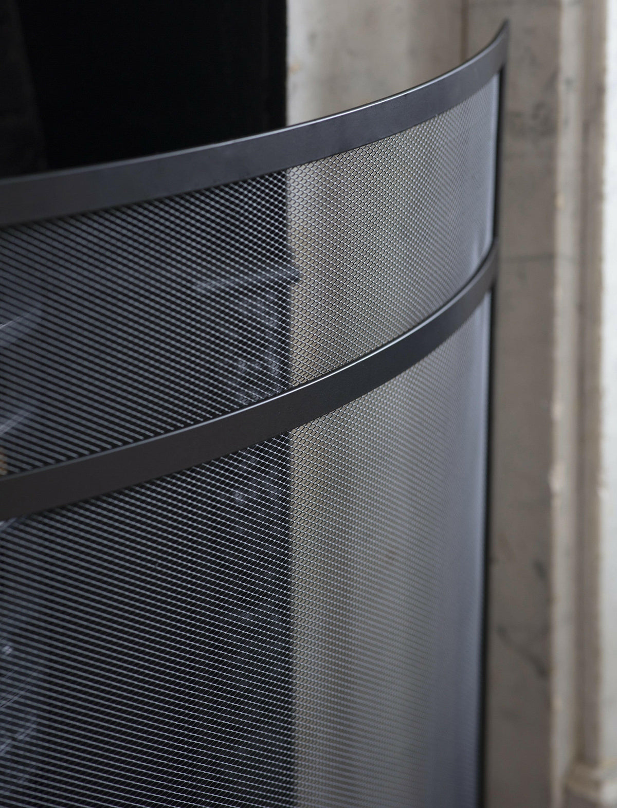 Bretforton Firescreen - Black - Small.