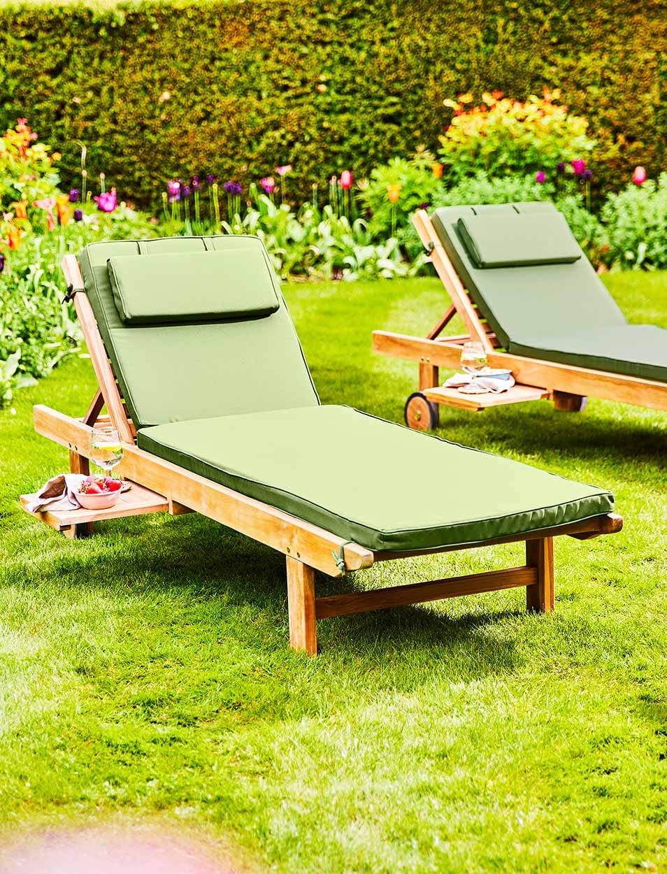Garden Trading Outdoors Winchcombe Sun Lounger Cushion Green House of Isabella UK