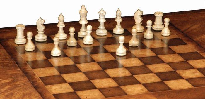 Jonathan Charles Living Monarch Extending Games Table - 93-132cm House of Isabella UK