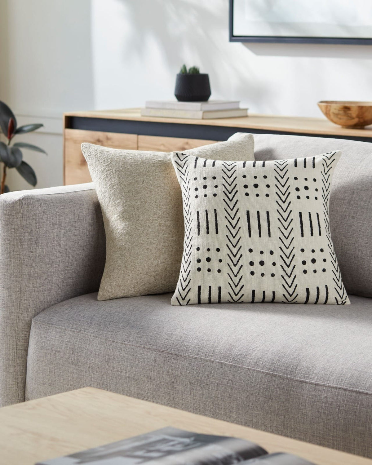 Keiichi Decor Nicole Woven Cushion One - 51 x 51 cm House of Isabella UK