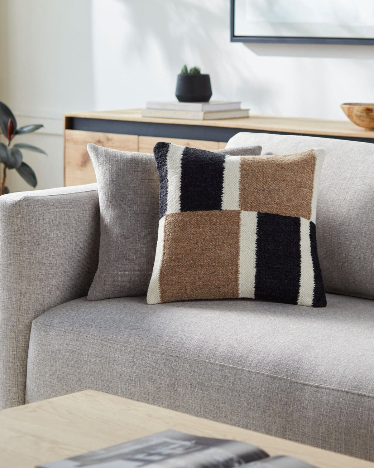 Keiichi Living Osmund Woven Cushion in Black - 51 x 51 cm House of Isabella UK