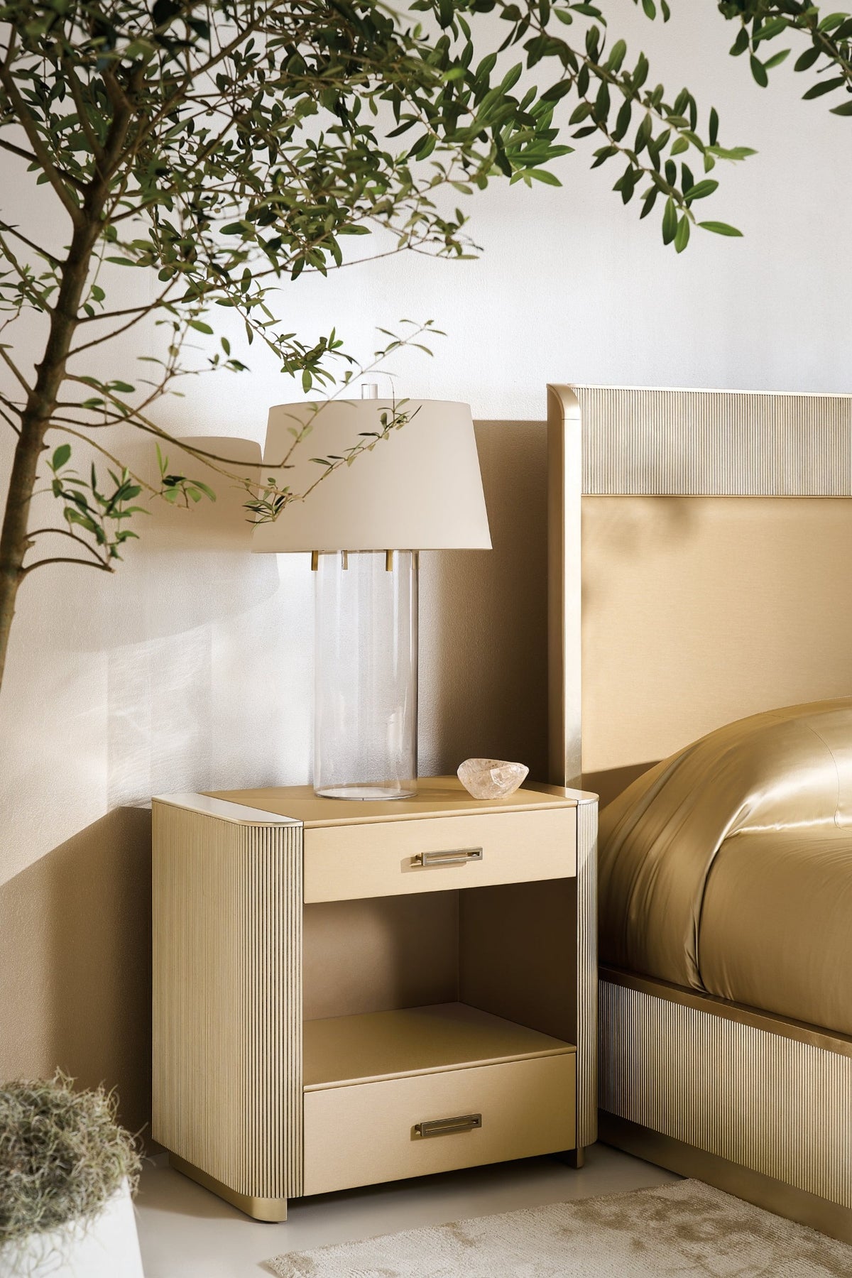 Love-Ly! Bedside Table in Oracle