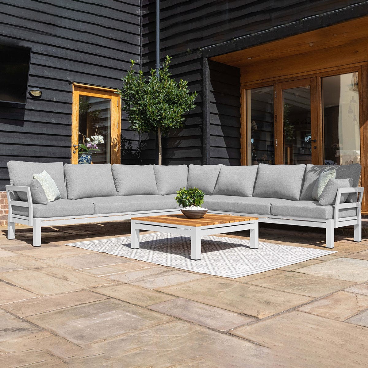 Maze Outdoors Oslo Large Corner Group / White House of Isabella UK