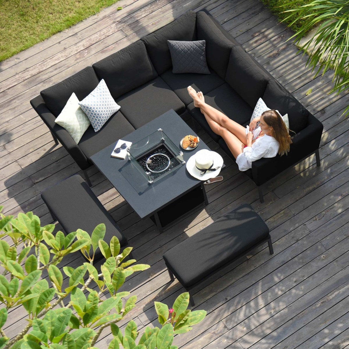Maze Outdoors Pulse Square Corner Dining Set - With Fire Pit Table / Charcoal House of Isabella UK