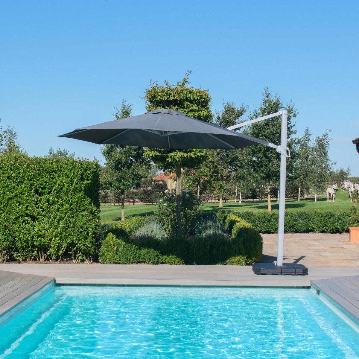 Maze Outdoors Zeus LED 3.5M Round Cantilever Parasol / Grey House of Isabella UK