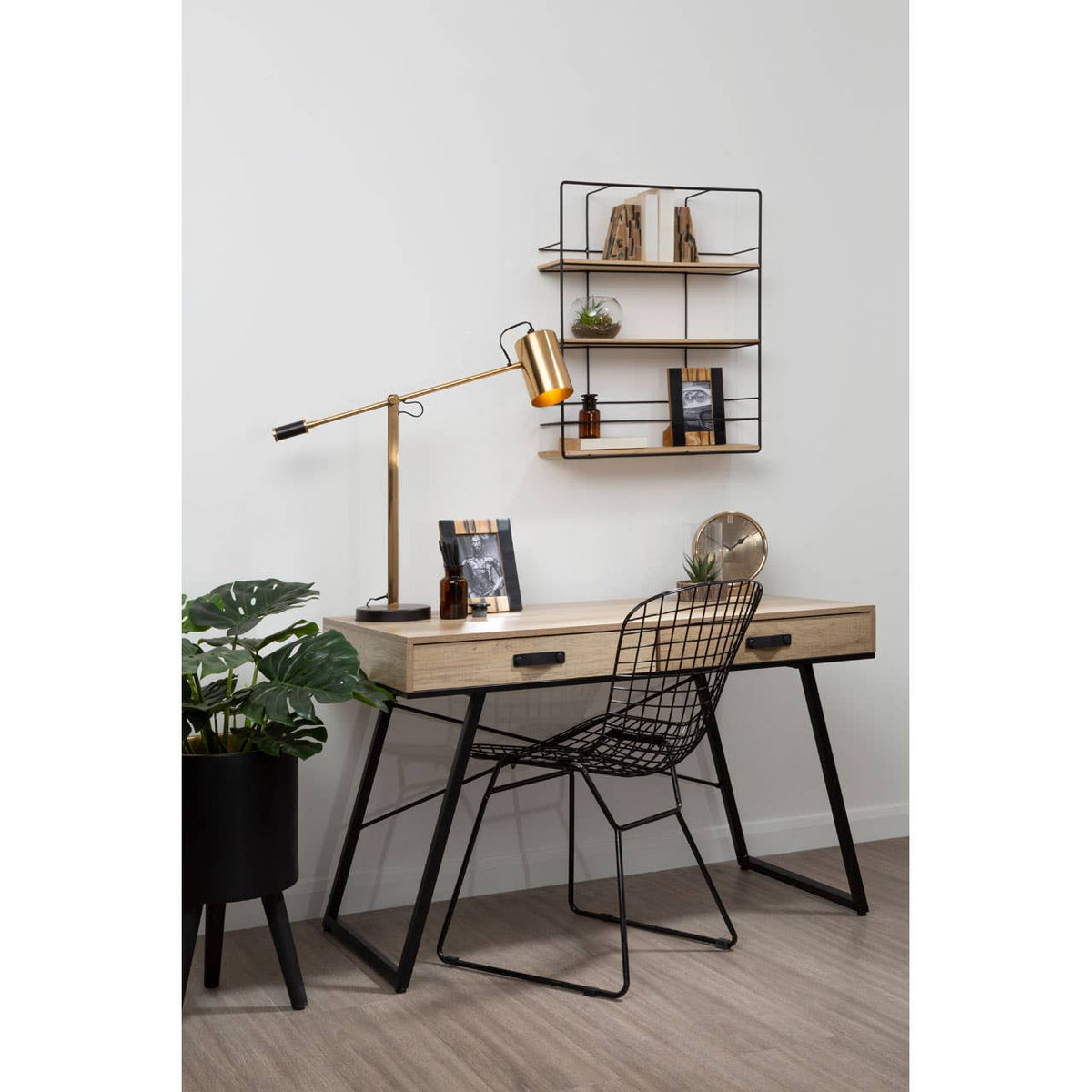 Mano Gold Table Lamp.