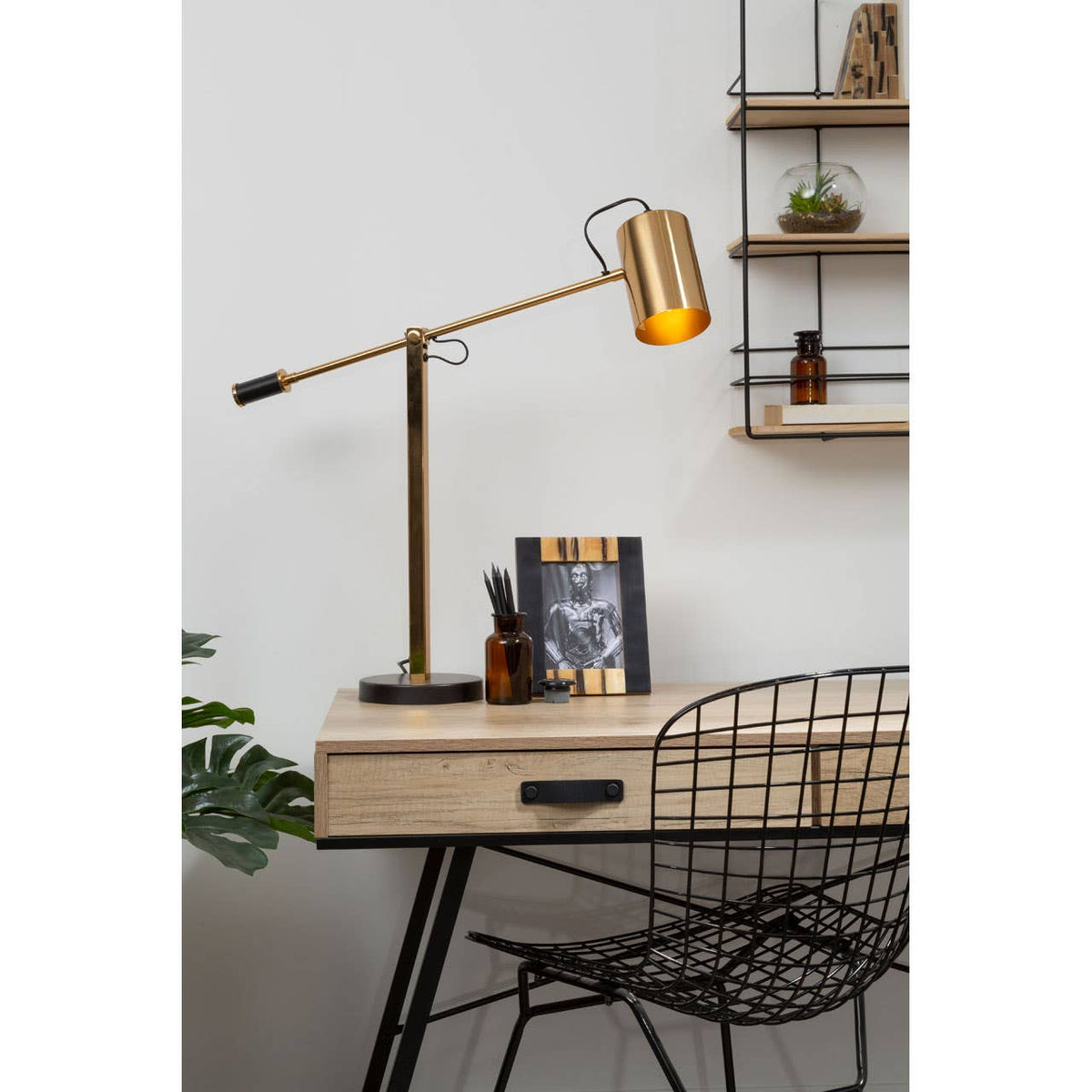 Mano Gold Table Lamp.
