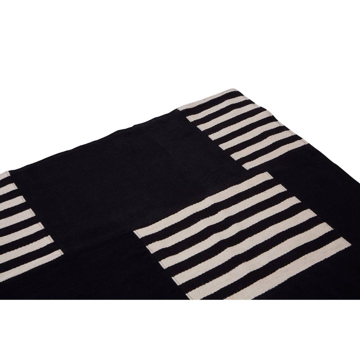 Bosie Black And White Rug.