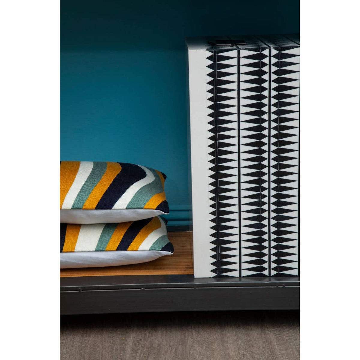 Issey Black / White Stool.