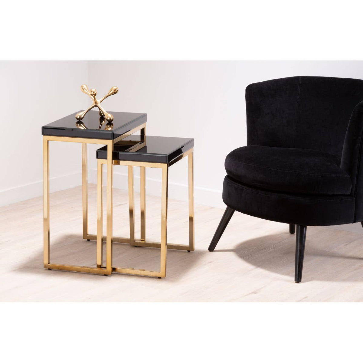 Kensington Townhouse Set Of 2 Nesting Tables.