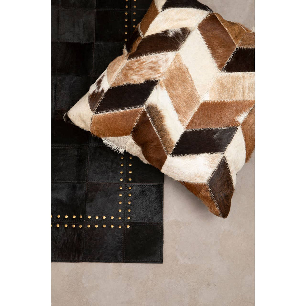 Safira Large Rug With Stud Detail.