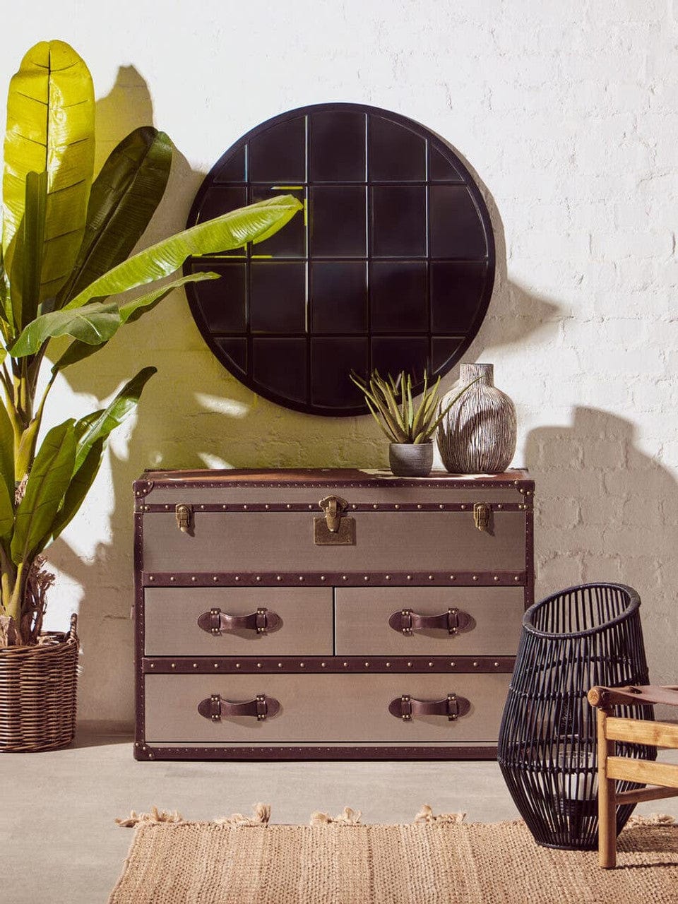 Noosa & Co. Mirrors Descartes Round Metal Wall Mirror House of Isabella UK